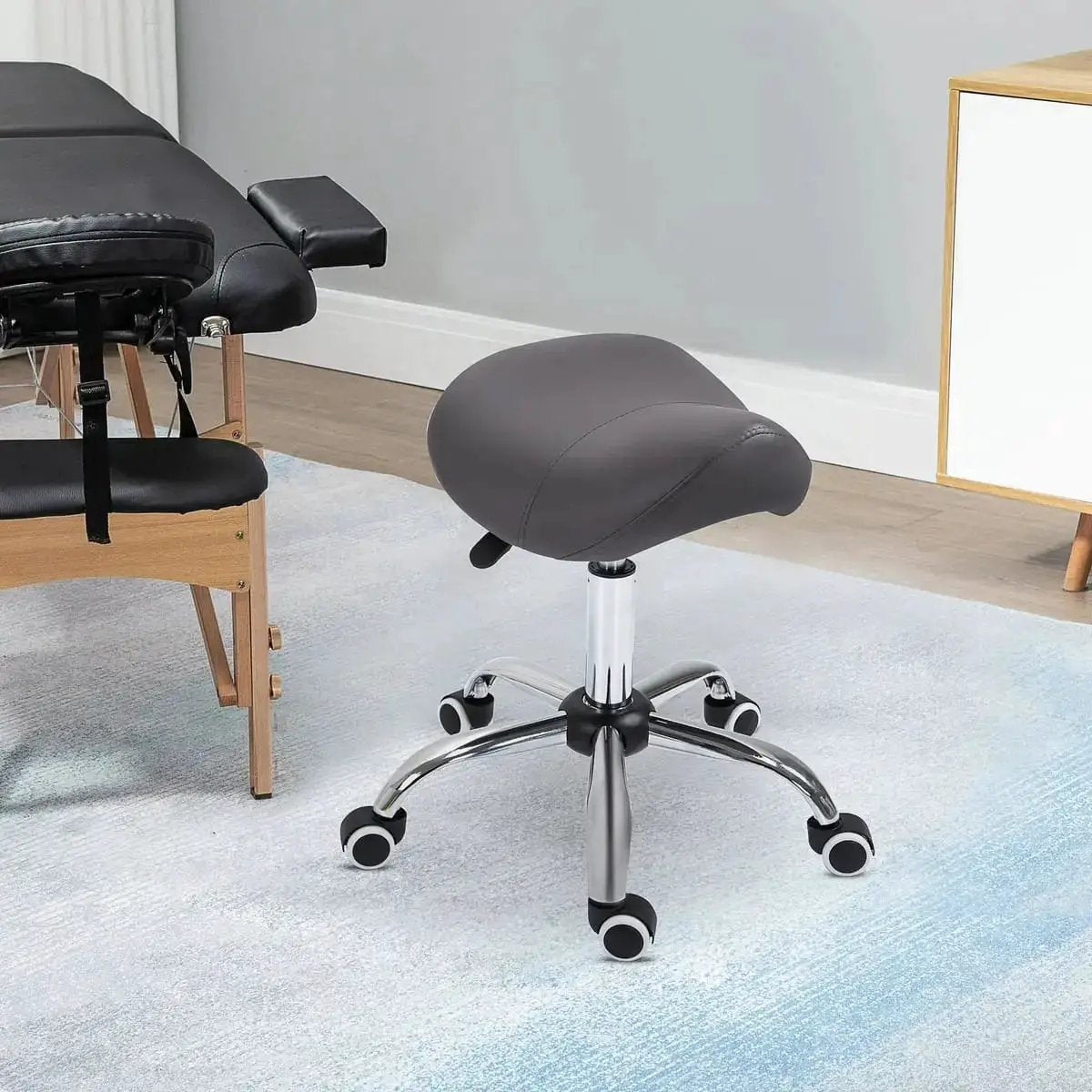 Ergonomic rolling saddle stool with hydraulic height adjustment