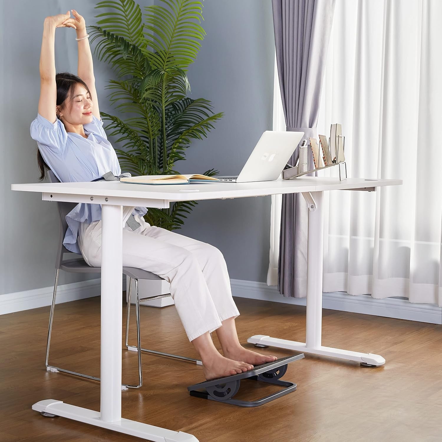 EUREKA ERGONOMIC Tilt Adjustable Footrest, Foot Rest for under Desk at Work with Massage Surface, Office Foot Rest under Desk with 20 Degree Tilt No Locking, Metal Frame | 20° Tilt Adjustable Foot Rest with Massage Surface and Sturdy Metal Frame, Designed for Ergonomic under Desk Support