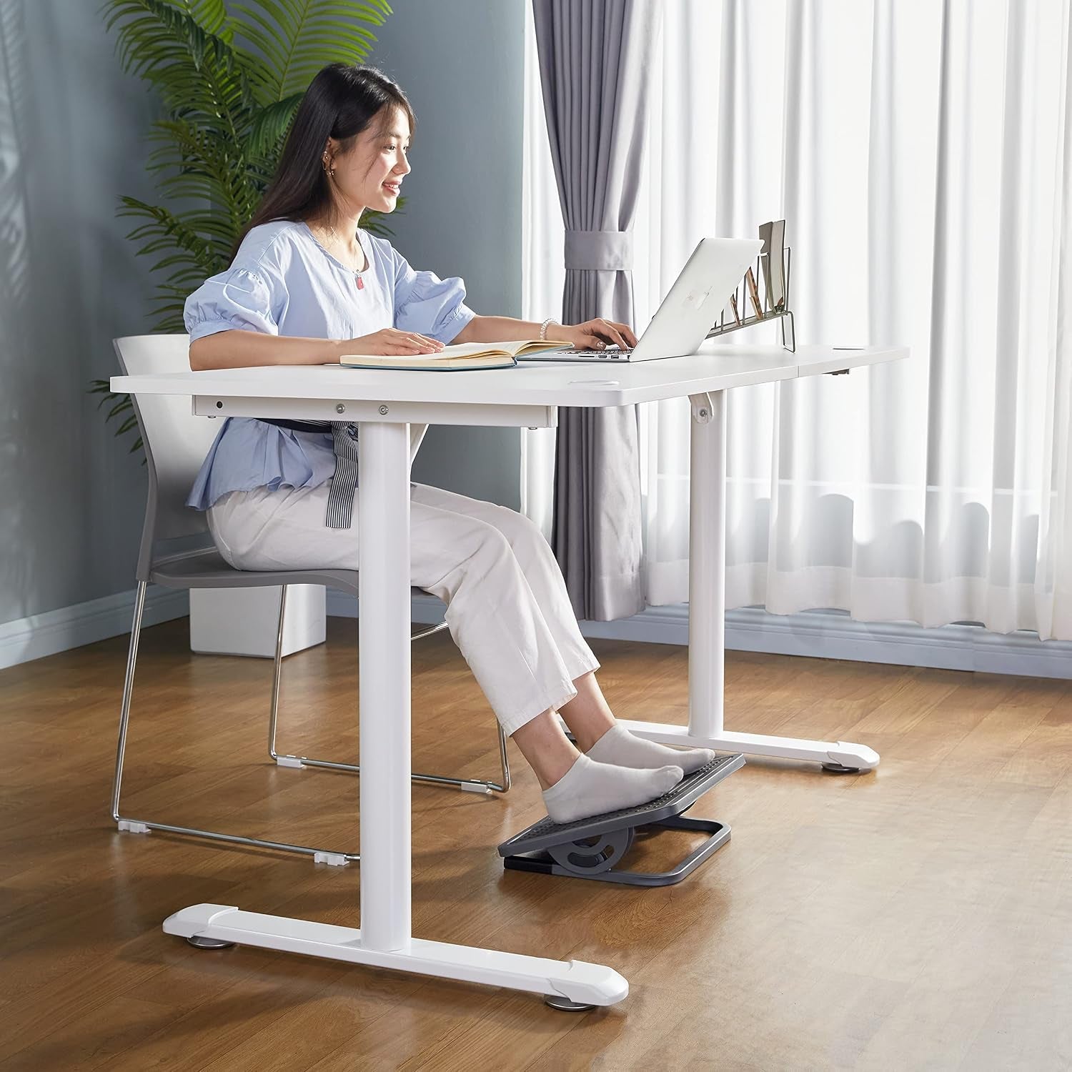 EUREKA ERGONOMIC Tilt Adjustable Footrest, Foot Rest for under Desk at Work with Massage Surface, Office Foot Rest under Desk with 20 Degree Tilt No Locking, Metal Frame | 20° Tilt Adjustable Foot Rest with Massage Surface and Sturdy Metal Frame, Designed for Ergonomic under Desk Support