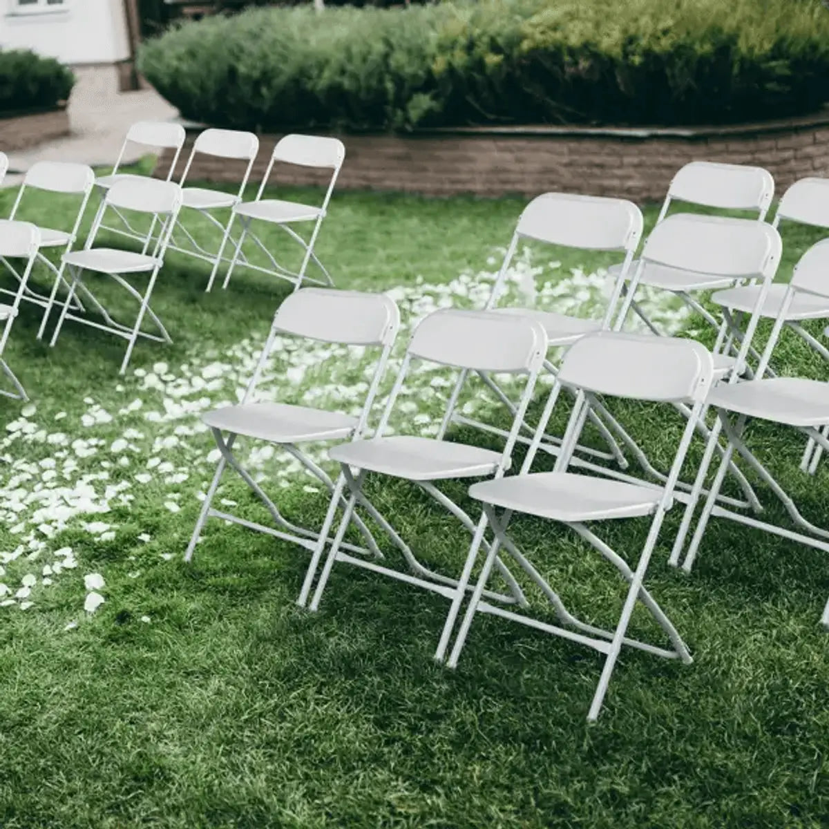 Doba heavy-duty plastic folding chair with 350 lb capacity, suitable for events, home, office, and parties, durable and easy to fold