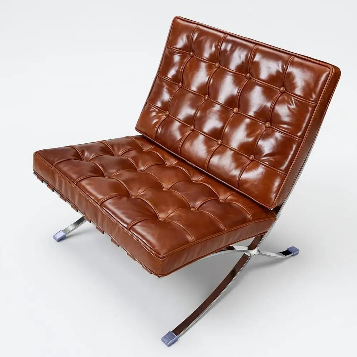 Black foldable lounge chair in Barcelona style with durable frame and non-slip feet, ideal for modern relaxation spaces.