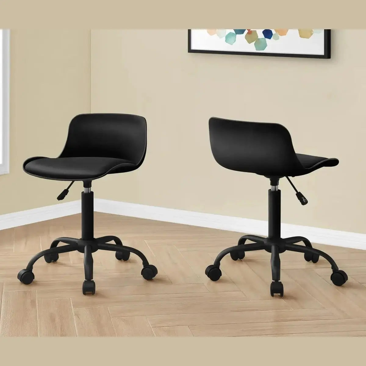 Ergonomic office stool with adjustable height, swivel base, and leather-look upholstery, designed for comfortable seating.